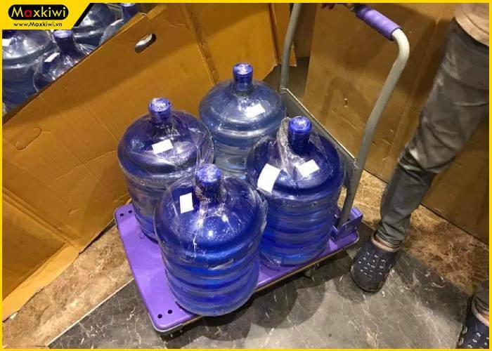 Xe đẩy hàng bầng nhựa vận chuyển rất tốt