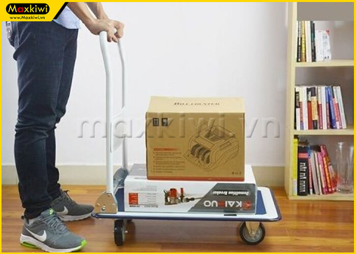 Yếu tố ảnh hưởng đến xe đẩy hàng 4 bánh giá rẻ