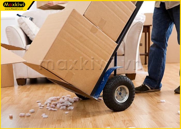 Sử dụng xe đẩy hàng văn phòng hay thuê dịch vụ chuyên nghiệp?